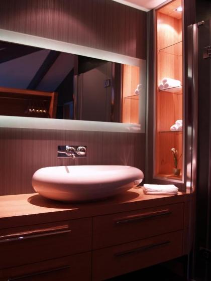 Vernazza Suites Hotel - image 14
