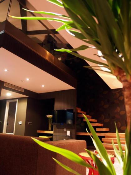 Vernazza Suites Hotel - image 4