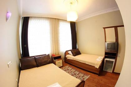 Paradise Hotel - image 10