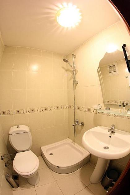 Paradise Hotel - image 11
