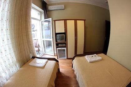 Paradise Hotel - image 17