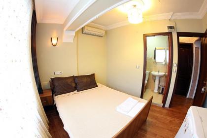 Paradise Hotel - image 19