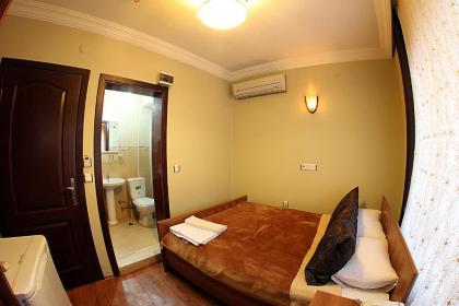 Paradise Hotel - image 20
