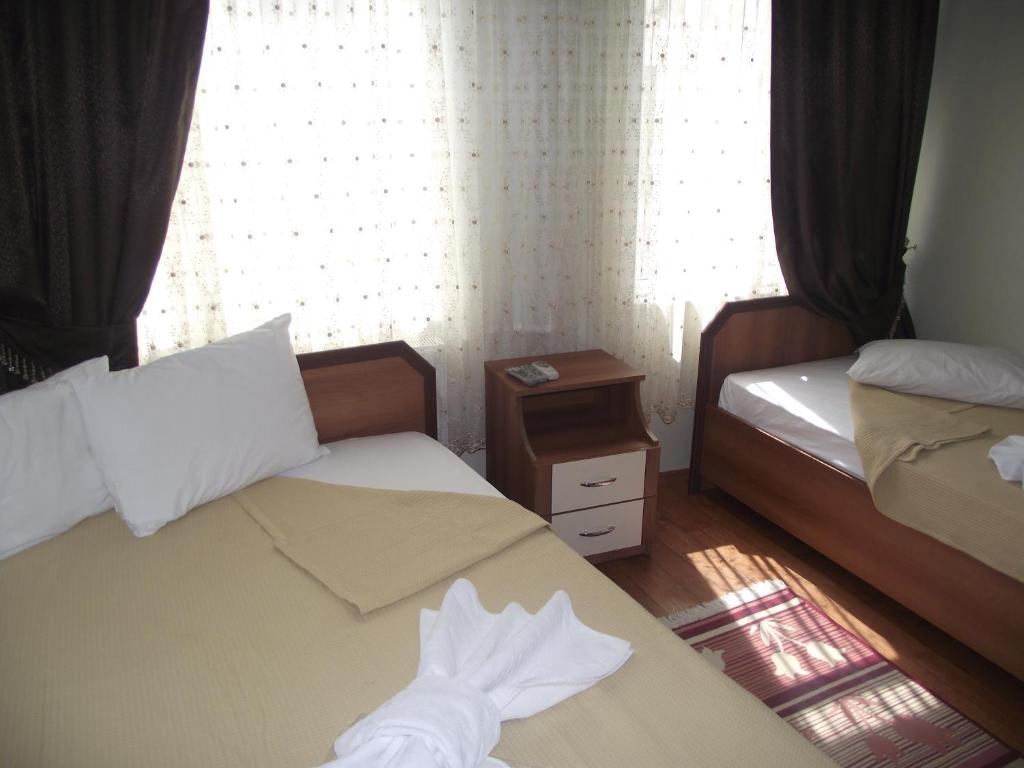 Paradise Hotel - image 3