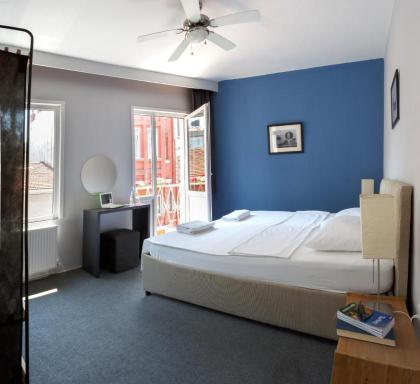 Hush Hostel Lounge - image 4