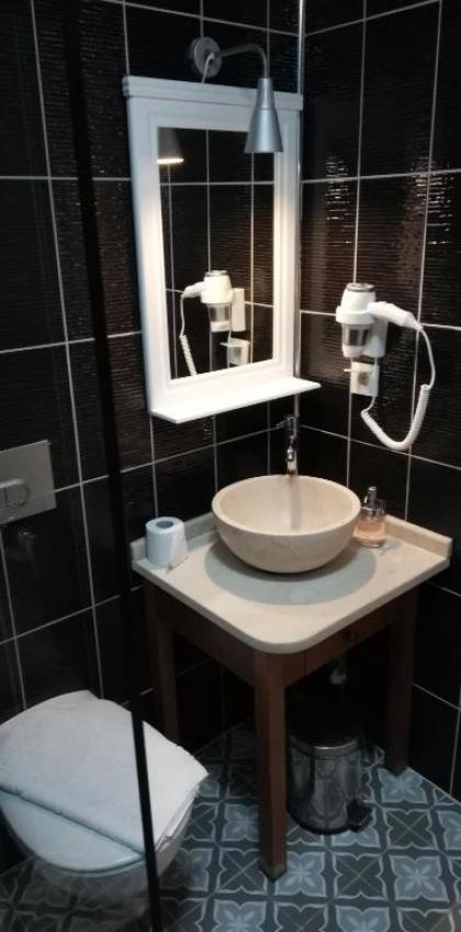 Agora Guesthouse - image 10