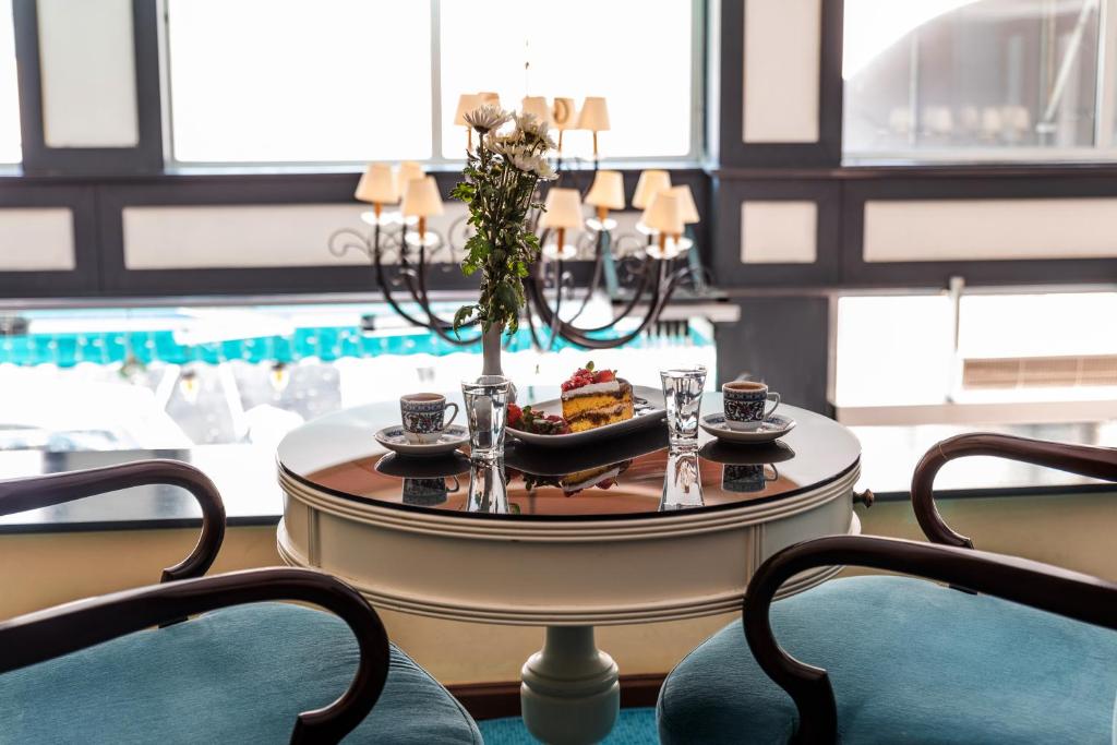 Viva Deluxe Hotel - image 3