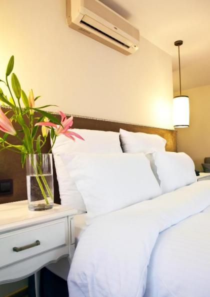 Taximtown Hotel - image 11