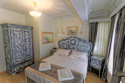 Romantic Mansion - image 13