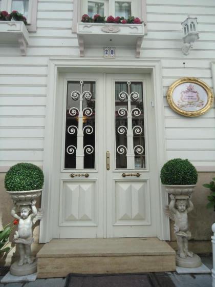 Romantic Mansion - image 6