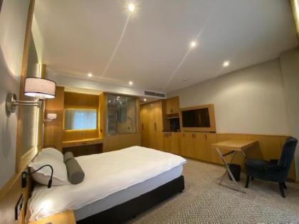 Bella Hotel - image 1