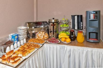 Aristocrat Hotel - image 10