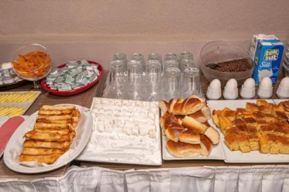 Aristocrat Hotel - image 12