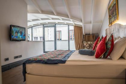 West Pera Hotel - image 19