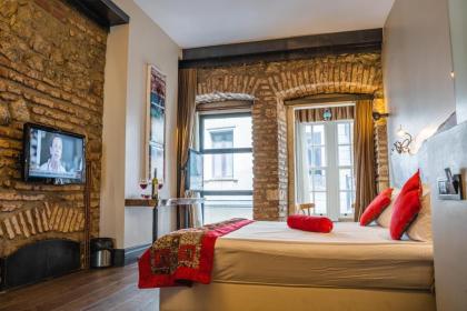 West Pera Hotel - image 2