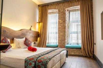 West Pera Hotel - image 20