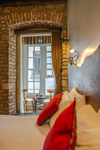 West Pera Hotel - image 29