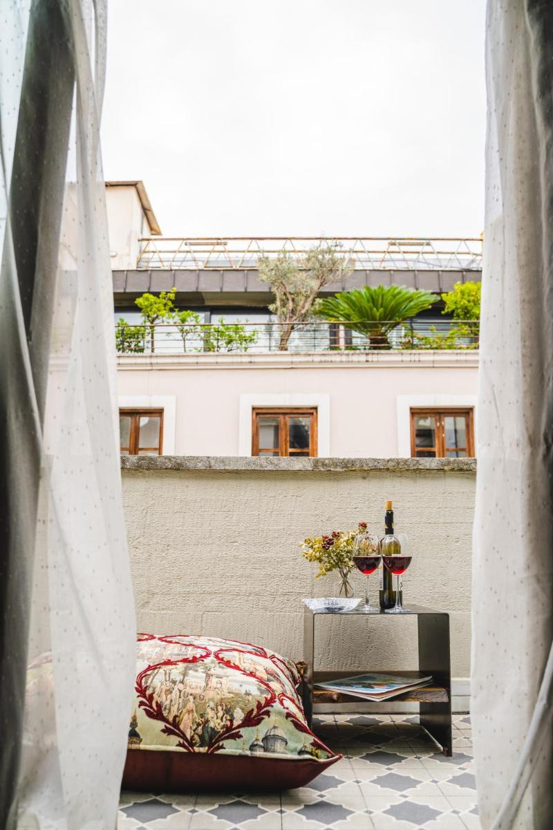 West Pera Hotel - image 4