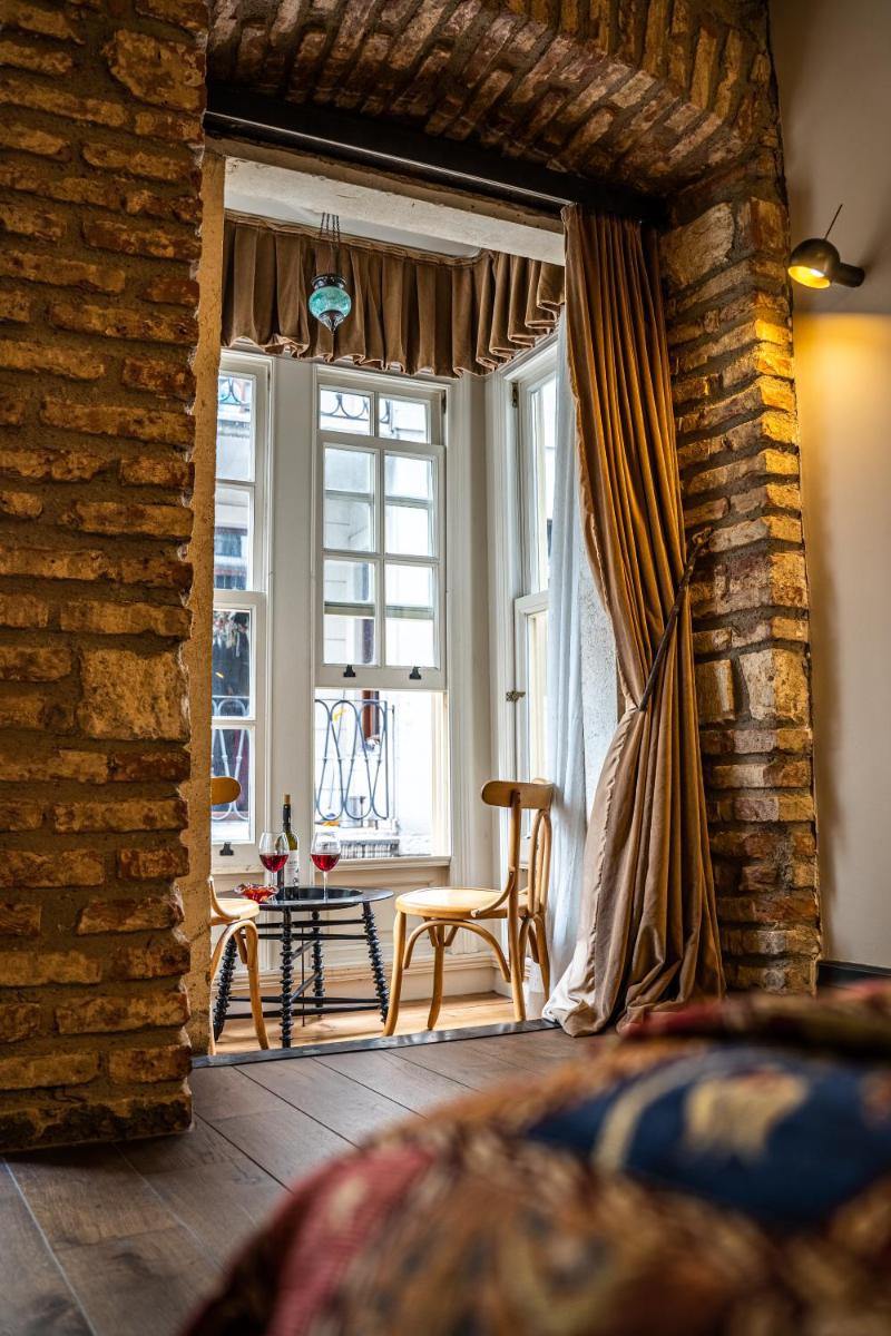 West Pera Hotel - image 5