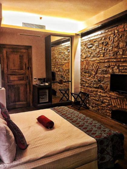 West Pera Hotel - image 7