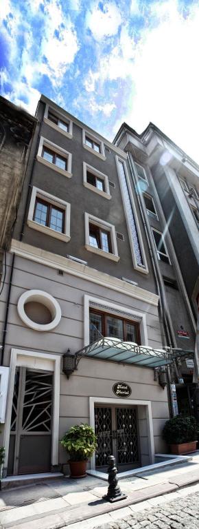 Merial Hotel - main image