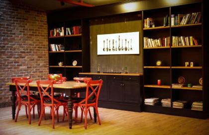 Akin Suites - image 10