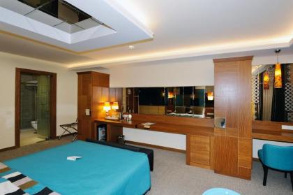 Collage Pera Hotel - image 11