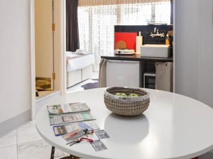 Chiconomy Suites - image 10