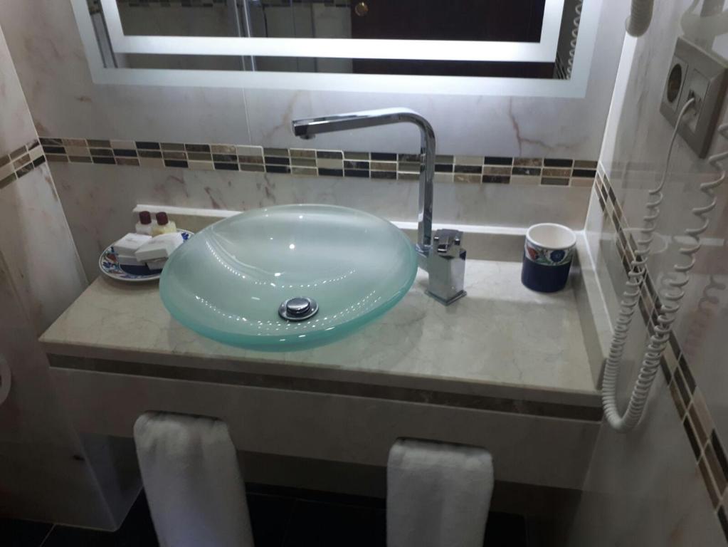 Lalinn Hotel - image 4