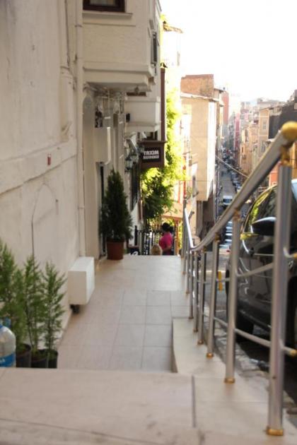 Taksim Square Hot Residence - image 13