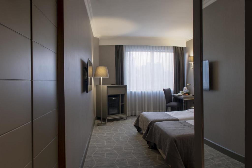 Taksim Square Hotel - image 2