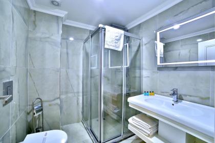 Monaco Hotel - image 3