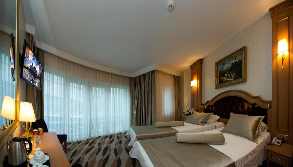 Aprilis Hotel - image 2