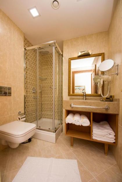 Aprilis Hotel - image 3