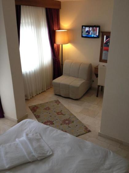 Rhebas Hotel - image 12