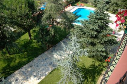 Rhebas Hotel - image 2