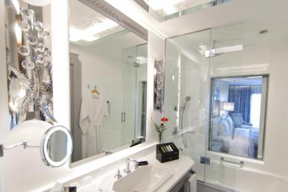 Wyndham Grand Istanbul Kalamis Marina Hotel - image 11