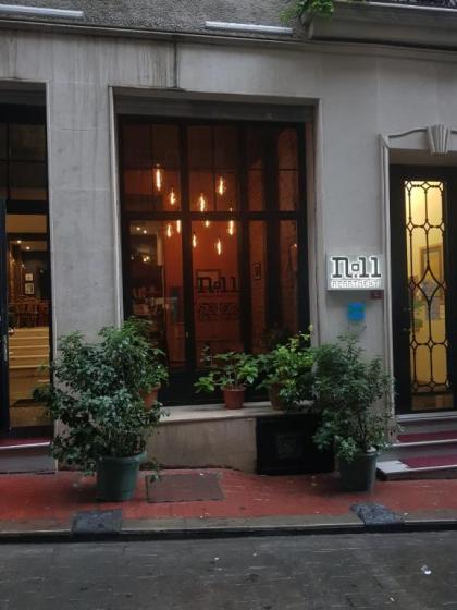 No11 Hotel & Apartments - image 1