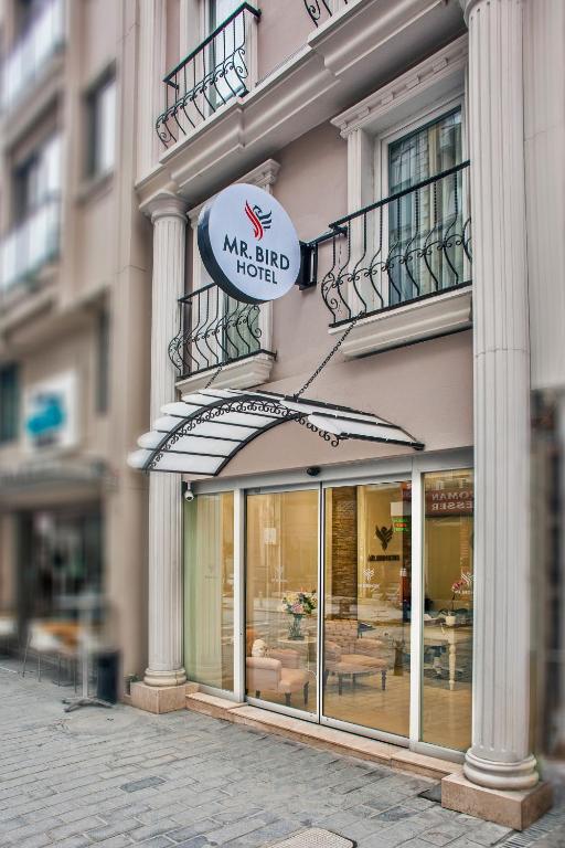 Mr. Bird Hotel - main image
