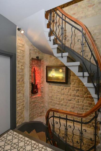 Pera Luna Residence - image 12