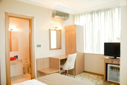 Lounge Hotel - image 11