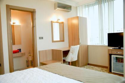 Lounge Hotel - image 14