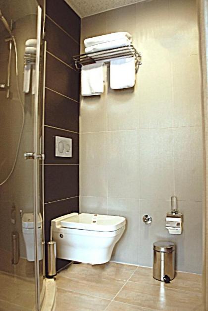 Lounge Hotel - image 15