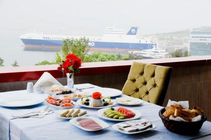 Lounge Hotel - image 3