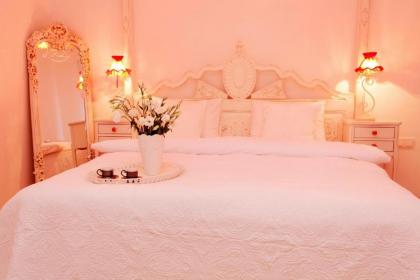 The White Swan Suites Beyoglu - image 9
