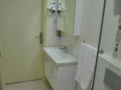 Net House Hotel - image 5