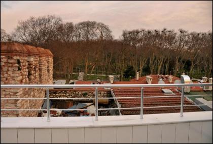 Palace Point Hotel - image 11