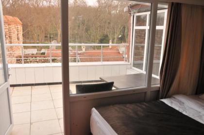 Palace Point Hotel - image 15