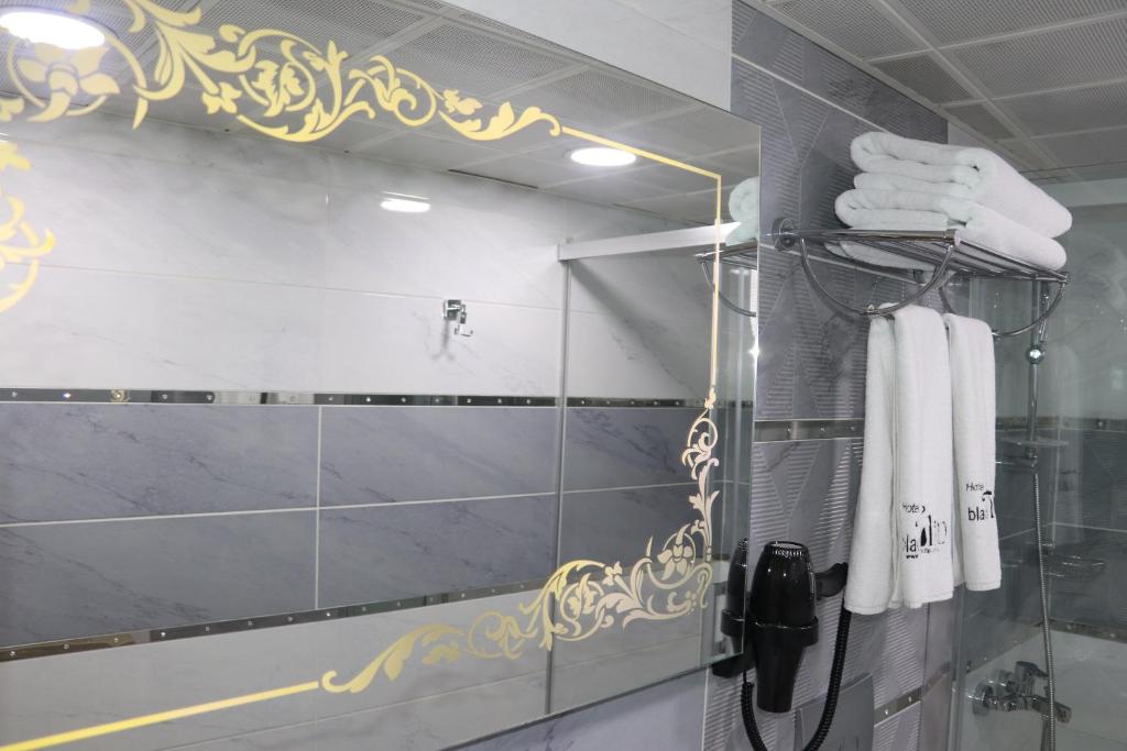 Hotel Black Tulip - image 2