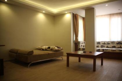 Honey House Apartment - image 2